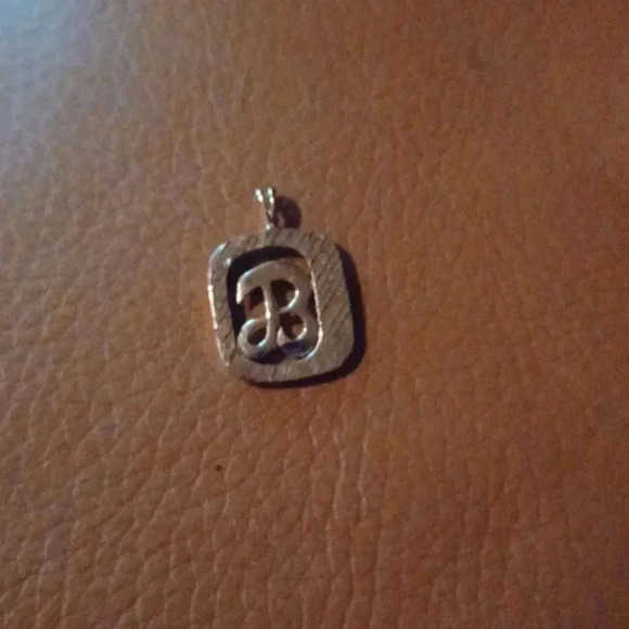 🌹Gold plated letter pendant "B" - Picture 6 of 6